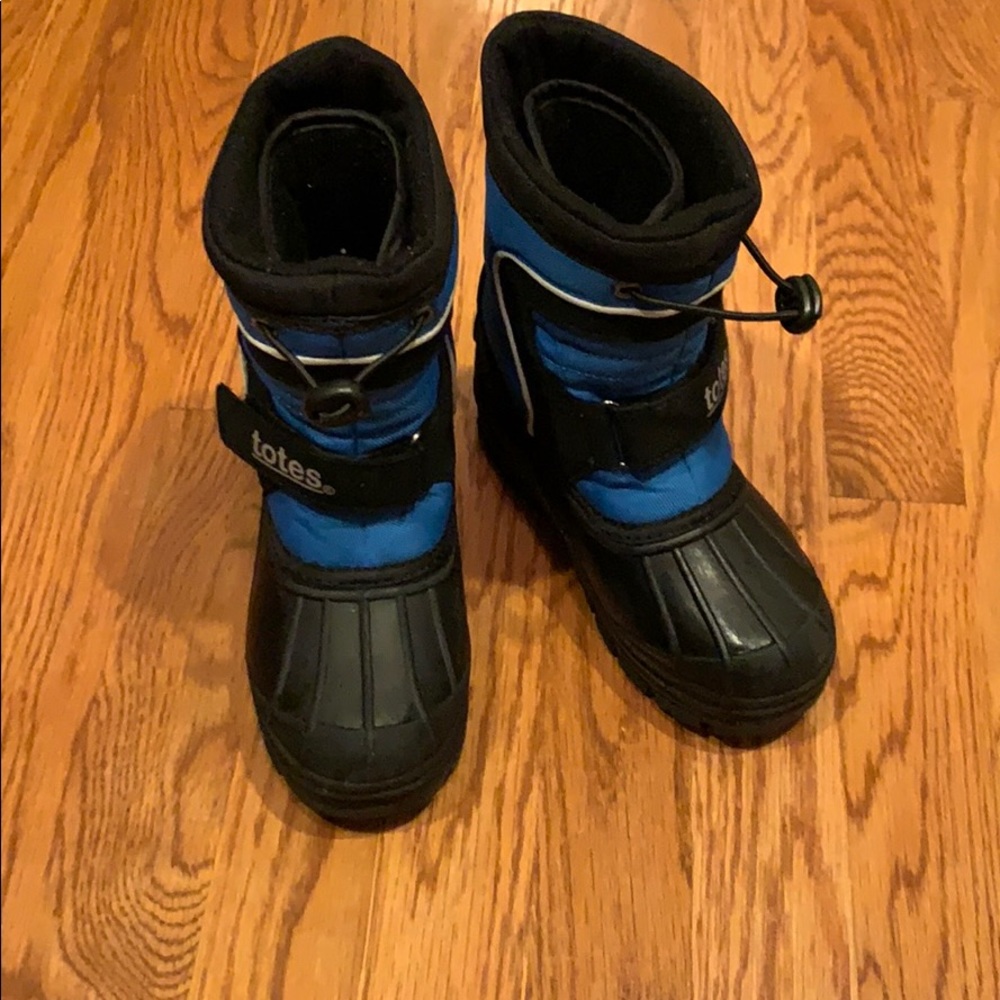 Tots snow boots size 11